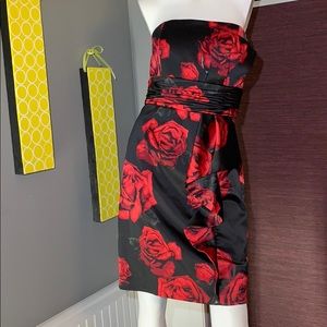 WhiteHouseBlackMarket-Red rose strapless dress 💙